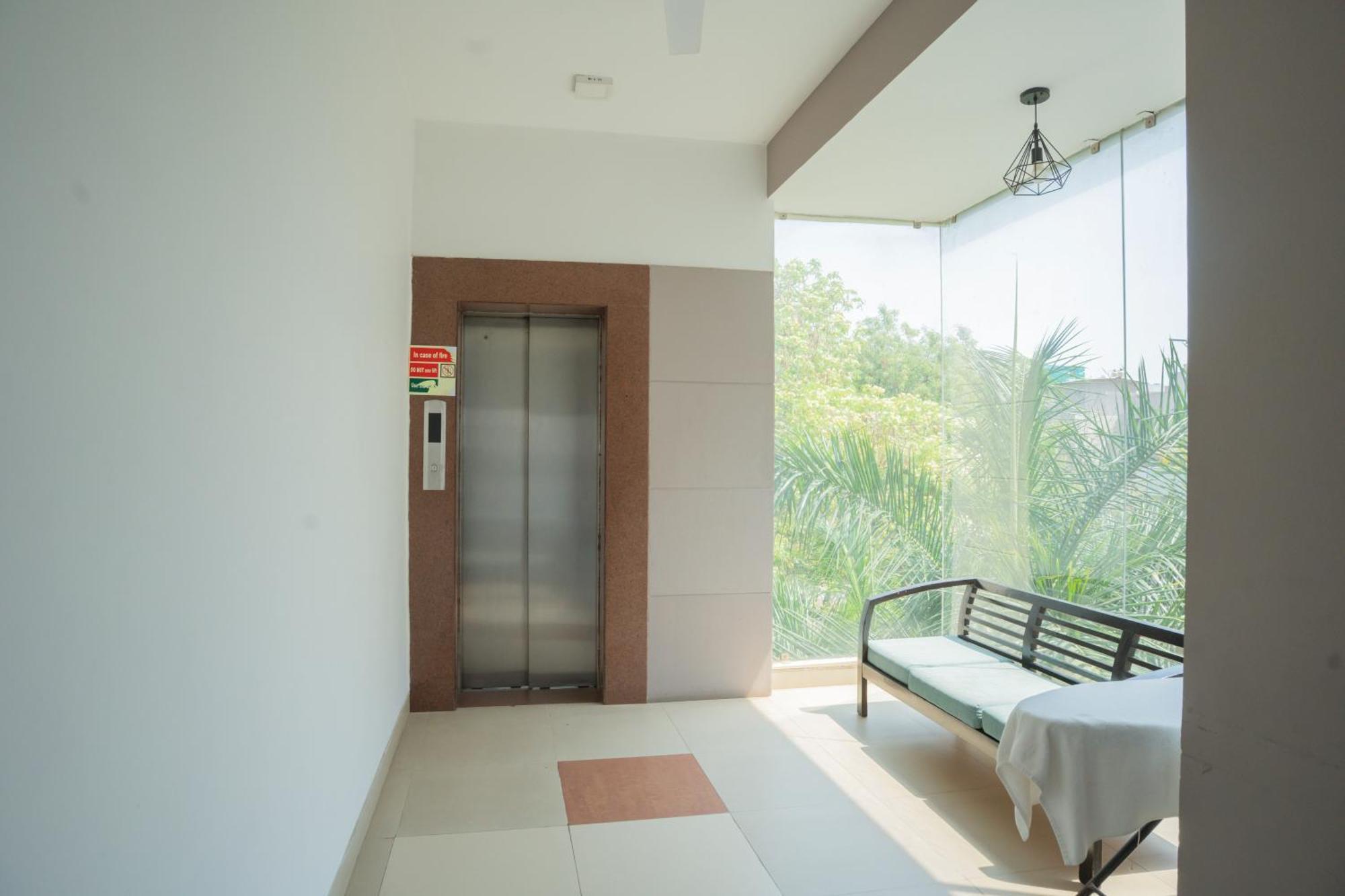 Ahuja Residency Parklane Ξενοδοχείο Γκουργκάον Εξωτερικό φωτογραφία