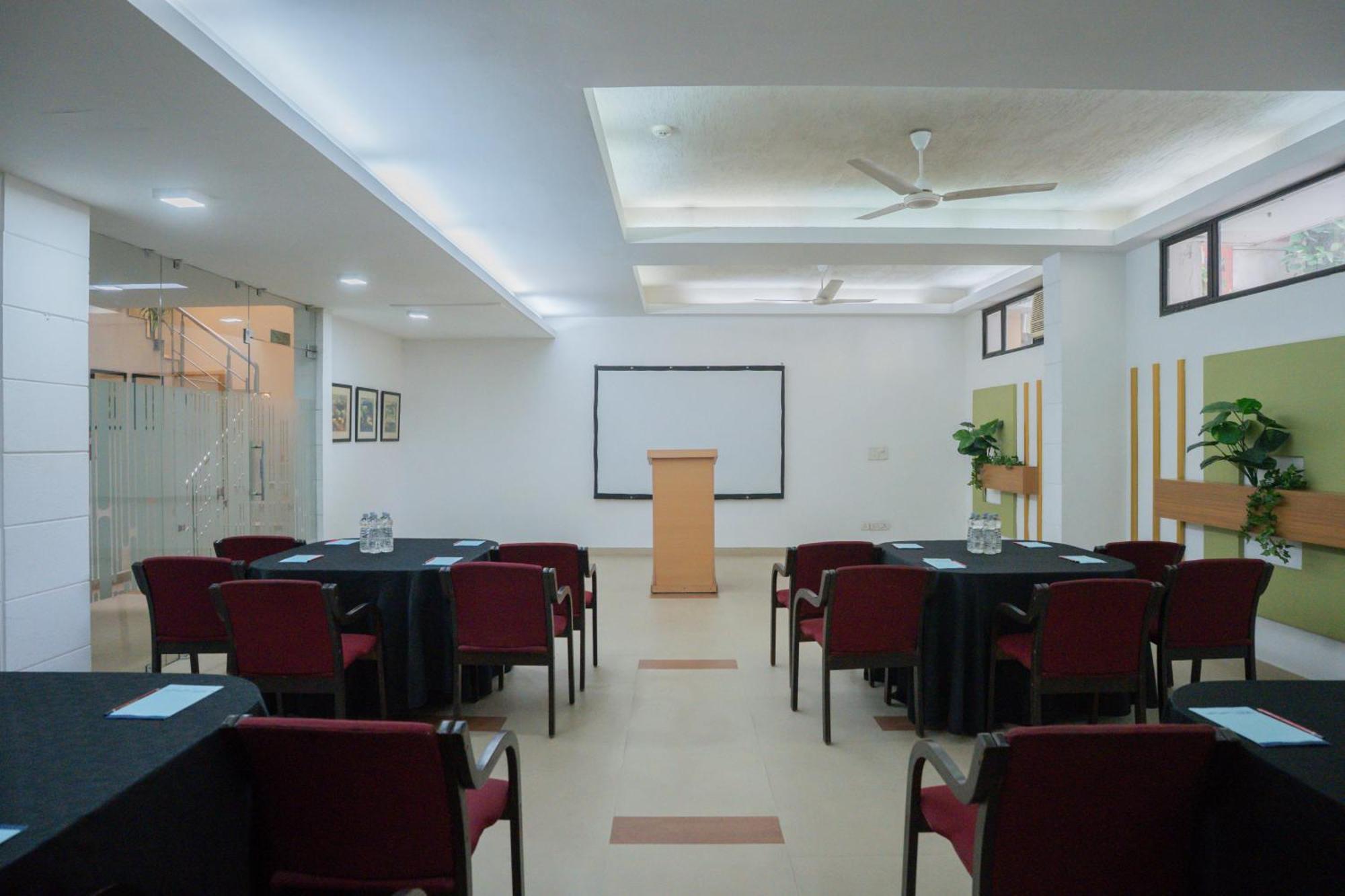 Ahuja Residency Parklane Ξενοδοχείο Γκουργκάον Εξωτερικό φωτογραφία