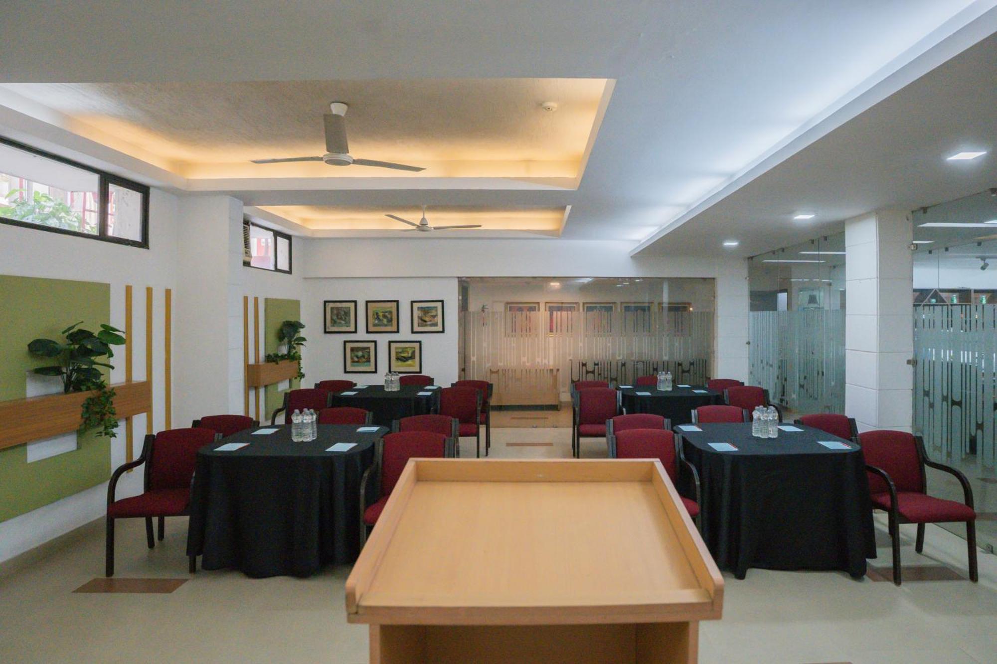 Ahuja Residency Parklane Ξενοδοχείο Γκουργκάον Εξωτερικό φωτογραφία